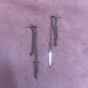 Hot Topic knife earrings chain close 🔪